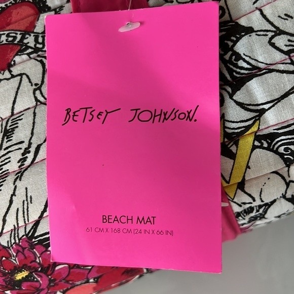 Betsey Johnson Beach Mat NWT - Picture 2 of 8